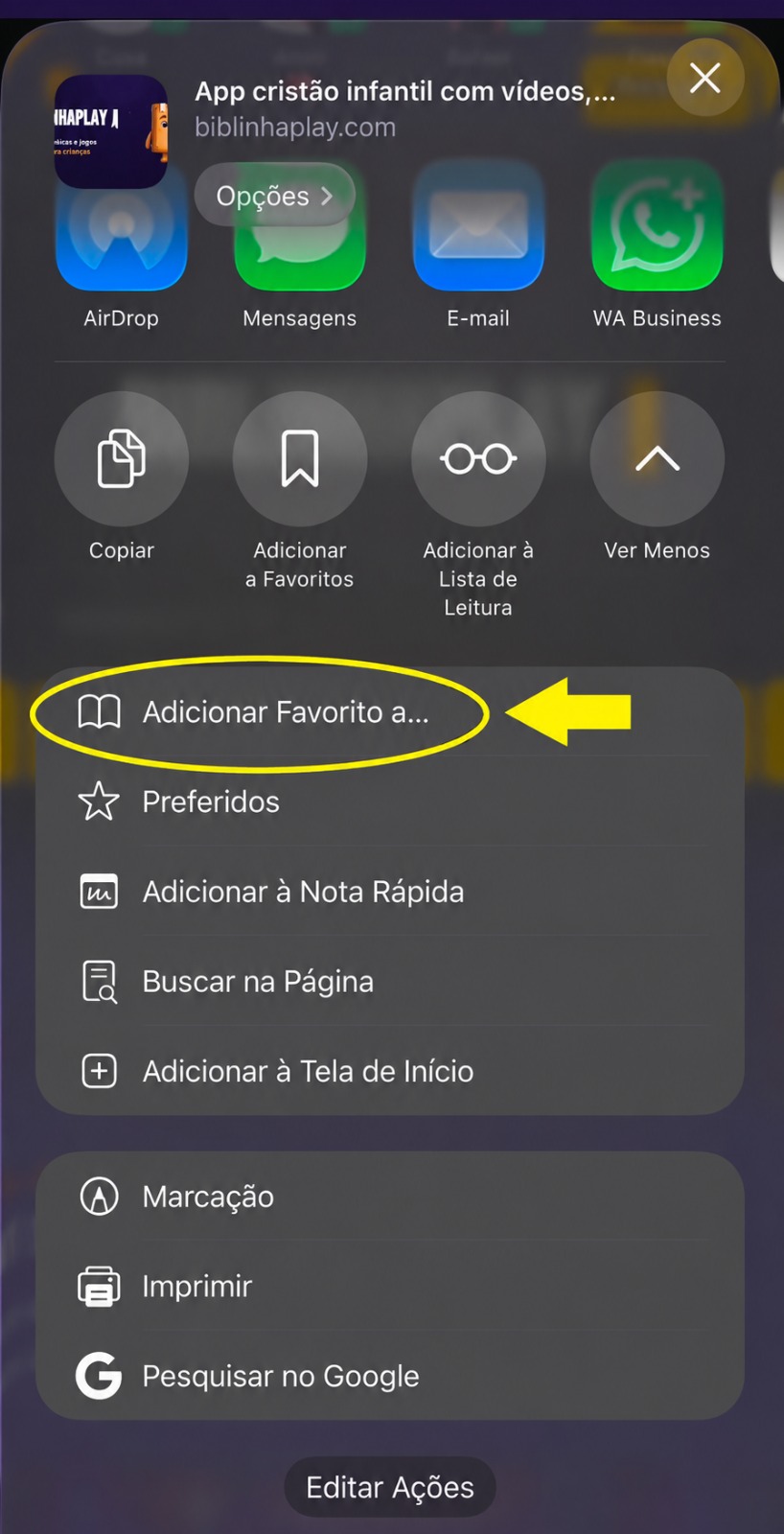 Menu de compartilhar do iPhone com a opção "Adicionar Favorito a..." circulada em amarelo